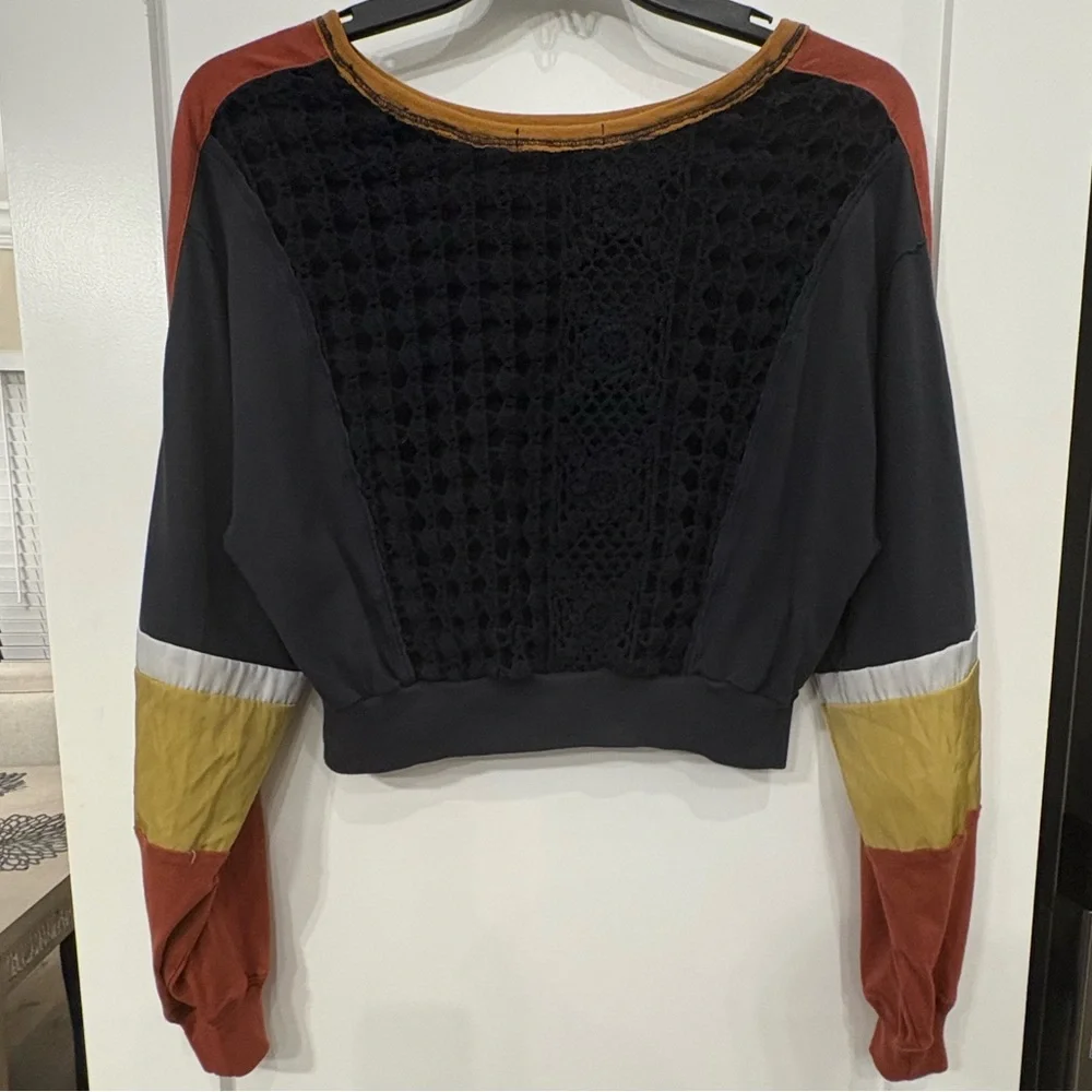 Free People We The Free Flip The Switch Long Sleeve Crochet Crop Top EUC size XS
